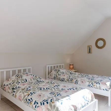 Holiday home Les Bigarreaux *